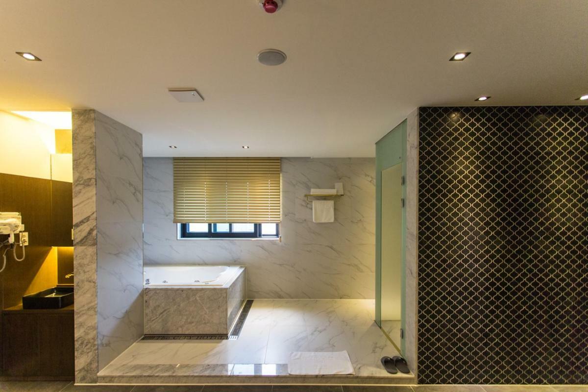 The City Hotel Jeonju Extérieur photo